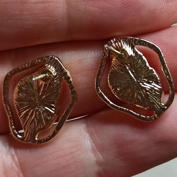 New!! Korean Fashion Shell Acetate Geometric Irregular Enamel Stud Earrings - Picture 4 of 5